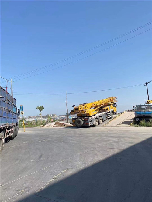 山阳区25吨吊车的租赁价格大概是多少？