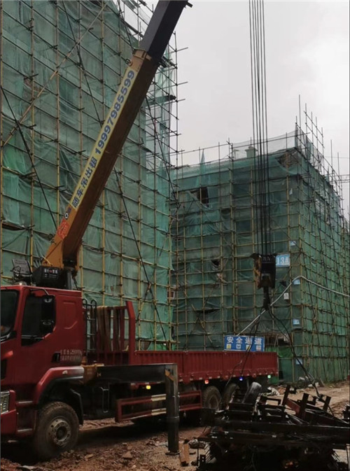 山阳区“慢工细活”—— 吊车的 “微动控制” 技术