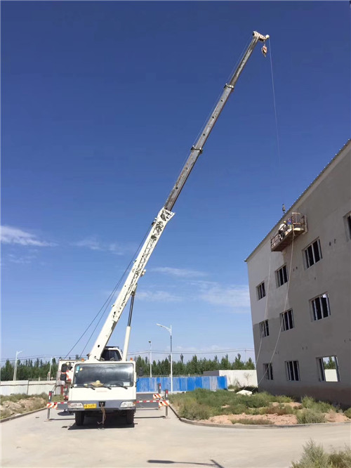 山阳区“轻装强干”—— 吊车的 “轻量化臂架” 技术